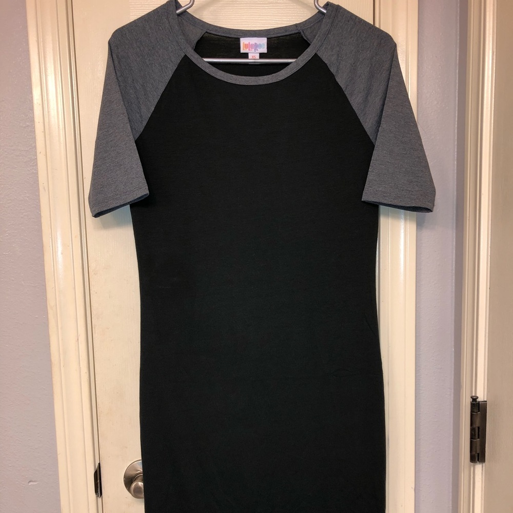 Cute black and grey dress!